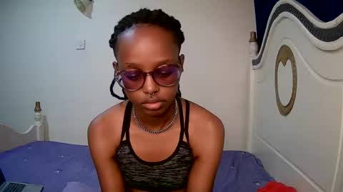 Snapshot of t_okyo chatting on January 2025 12:00:01 PM TOKYO online show from January 2025 12:00:01 PM