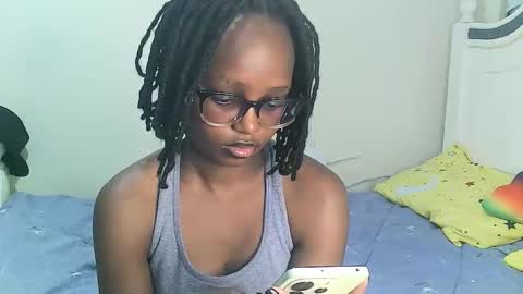 Snapshot of t_okyo chatting on October 2025 05:35:01 PM TOKYO online show from October 2025 05:35:01 PM