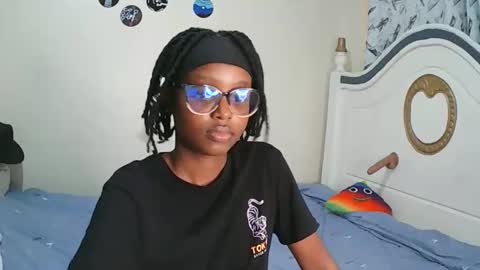 Snapshot of t_okyo chatting on October 2025 05:52:01 AM TOKYO online show from October 2025 05:52:01 AM