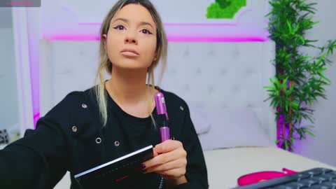 Arianna online show from December 2024 01:43:02 PM