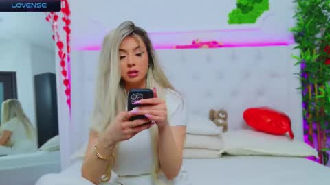 Arianna online show from February 2025 01:10:02 PM