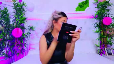 Arianna online show from September 2025 12:29:01 PM