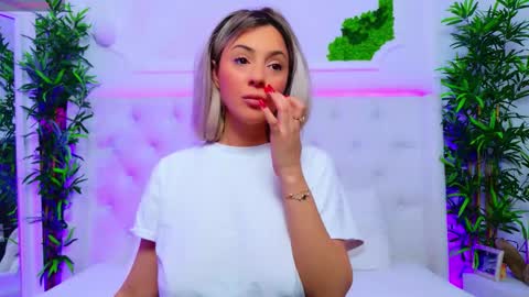 Arianna online show from November 2025 03:00:01 PM