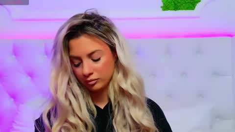 Snapshot of taahiraarabian chatting on November 2025 01:43:01 PM Arianna online show from November 2025 01:43:01 PM