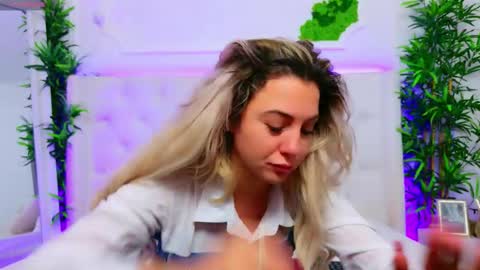 Snapshot of taahiraarabian chatting on November 2025 01:32:02 PM Arianna online show from November 2025 01:32:02 PM