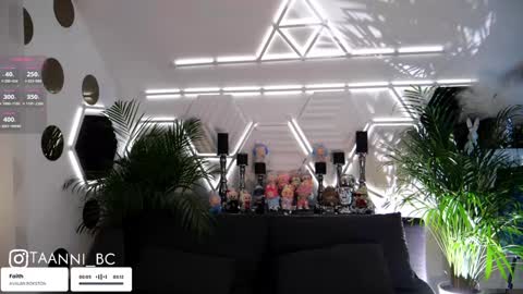 Snapshot of taanni_bc chatting on November 2025 10:10:02 PM TAANNI online show from November 2025 10:10:02 PM