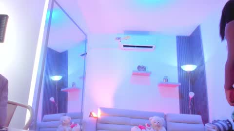 Tahiela  online show from February 2026 10:54:02 AM