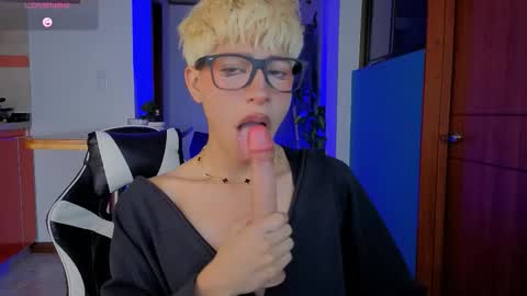 Snapshot of taichi_bluy chatting on February 2026 12:10:02 PM taichi online show from February 2026 12:10:02 PM