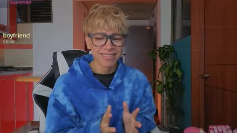 Snapshot of taichi_bluy chatting on February 2026 03:30:01 PM taichi online show from February 2026 03:30:01 PM