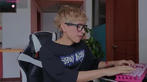 Snapshot of taichi_bluy chatting on February 2026 05:36:02 PM taichi online show from February 2026 05:36:02 PM