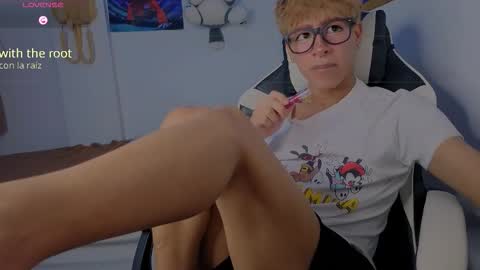 Snapshot of taichi_bluy chatting on February 2026 05:29:01 AM taichi online show from February 2026 05:29:01 AM