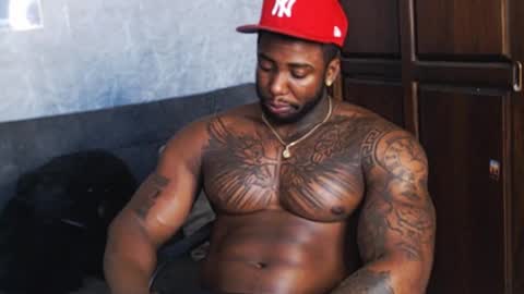 Tairon Tucke online show from December 2024 10:43:02 PM