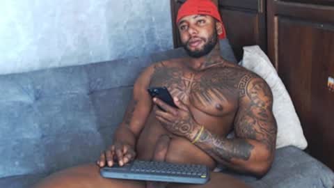 Tairon Tucke online show from January 2025 02:25:02 PM