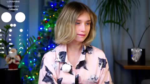 Snapshot of taitehambelton chatting on December 2024 07:46:01 AM Mia online show from December 2024 07:46:01 AM