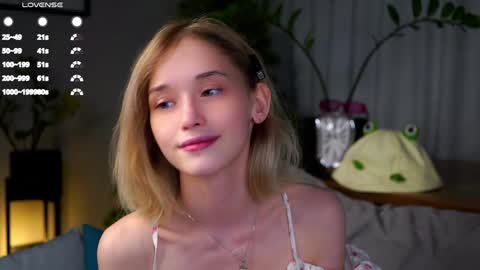 Snapshot of taitehambelton chatting on January 2025 09:13:02 AM Mia online show from January 2025 09:13:02 AM