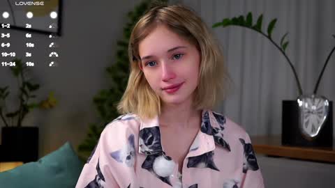 Snapshot of taitehambelton chatting on January 2025 01:43:02 AM Mia online show from January 2025 01:43:02 AM