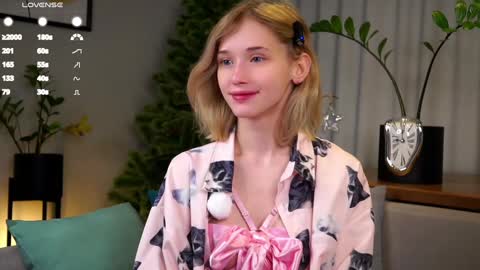 Snapshot of taitehambelton chatting on January 2025 12:05:02 AM Mia online show from January 2025 12:05:02 AM