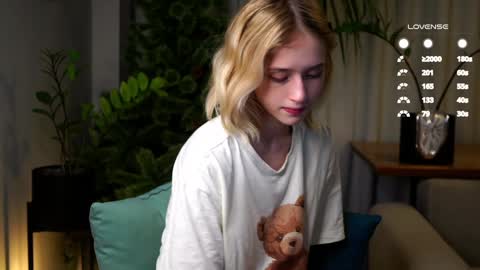 Snapshot of taitehambelton chatting on February 2025 12:16:01 PM Mia online show from February 2025 12:16:01 PM