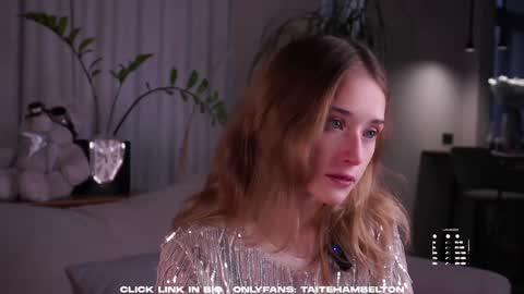 Snapshot of taitehambelton chatting on September 2025 01:49:01 AM Mia online show from September 2025 01:49:01 AM