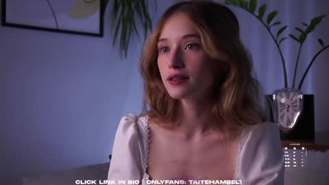 Snapshot of taitehambelton chatting on September 2025 02:00:01 AM Mia online show from September 2025 02:00:01 AM