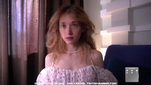 Snapshot of taitehambelton chatting on September 2025 02:12:01 AM Mia online show from September 2025 02:12:01 AM