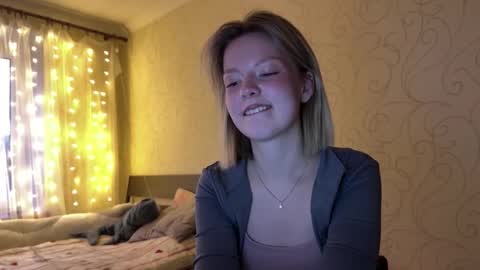 Mia online show from April 2026 06:03:02 PM