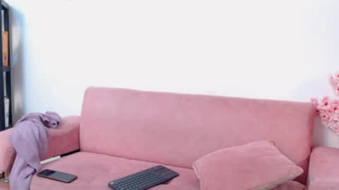 Hi im sara online show from May 2026 12:43:02 PM