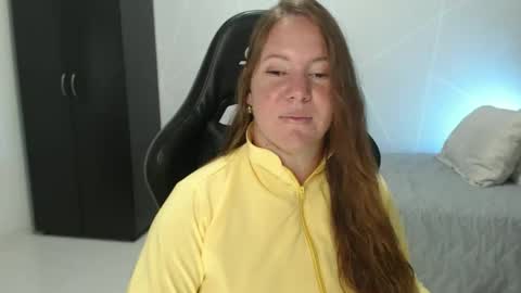 Snapshot of tamy_shine87 chatting on October 2025 12:49:02 AM Im Samy online show from October 2025 12:49:02 AM