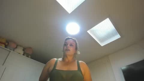 taniabonnet  online show from April 2026 11:52:02 AM