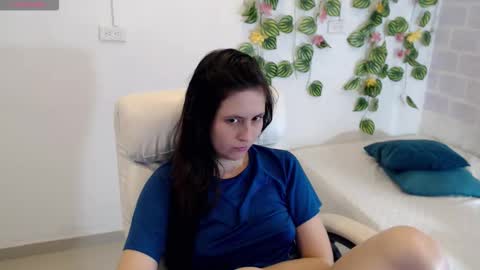 Tania  online show from November 2025 03:00:02 PM