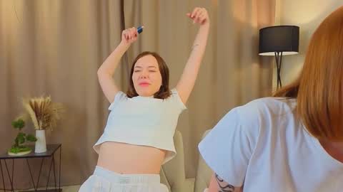 Snapshot of tanishamunshi chatting on November 2025 04:14:02 AM Angela and Victoria online show from November 2025 04:14:02 AM