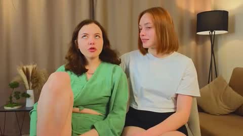 Snapshot of tanishamunshi chatting on November 2025 04:15:02 AM Angela and Victoria online show from November 2025 04:15:02 AM