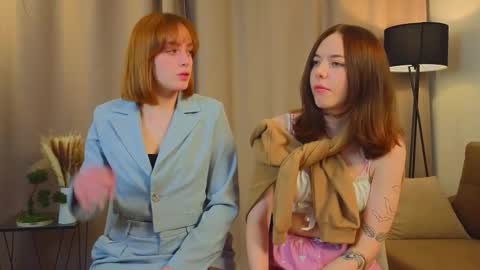 Snapshot of tanishamunshi chatting on December 2025 04:33:02 AM Angela and Victoria online show from December 2025 04:33:02 AM