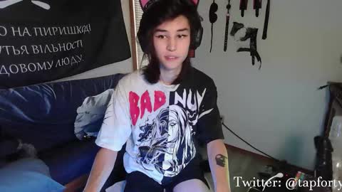 Snapshot of tap_forty chatting on November 2025 09:25:01 PM tap_forty online show from November 2025 09:25:01 PM