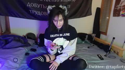 Snapshot of tap_forty chatting on December 2025 04:29:01 AM tap_forty online show from December 2025 04:29:01 AM