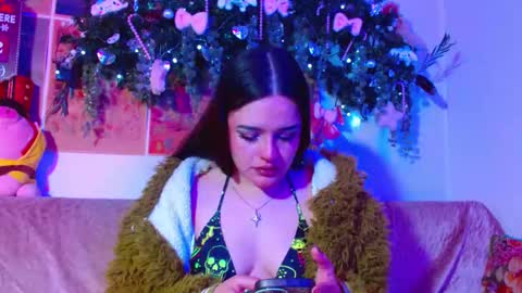 Snapshot of tara_hs chatting on December 2025 01:59:02 AM online show from December 2025 01:59:02 AM