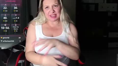 Snapshot of tasha__moon chatting on October 2025 04:19:01 PM Tasha Moon online show from October 2025 04:19:01 PM