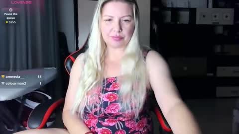 Snapshot of tasha__moon chatting on October 2025 03:34:01 PM Tasha Moon online show from October 2025 03:34:01 PM