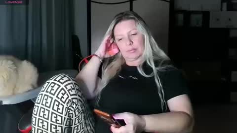 Snapshot of tasha__moon chatting on October 2025 05:09:02 PM Tasha Moon online show from October 2025 05:09:02 PM