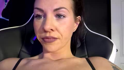 Snapshot of tastemecaroline chatting on December 2025 02:06:02 AM tastemecaroline online show from December 2025 02:06:02 AM