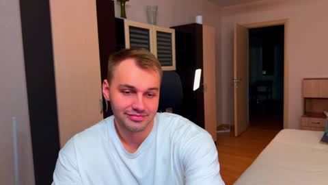 My shows 2100500 UTC3 online show from April 2026 08:46:01 PM