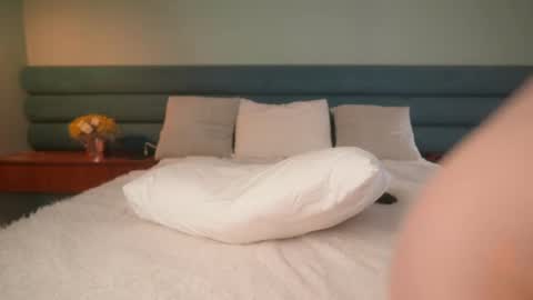 RHEA  pronanciation like Reya   online show from May 2026 07:37:01 AM