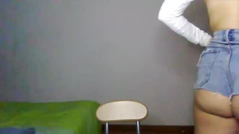 Snapshot of tateisblonde chatting on January 2026 10:19:02 AM tateisblonde online show from January 2026 10:19:02 AM