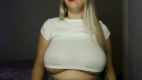 Snapshot of tateisblonde chatting on March 2026 10:35:02 PM tateisblonde online show from March 2026 10:35:02 PM