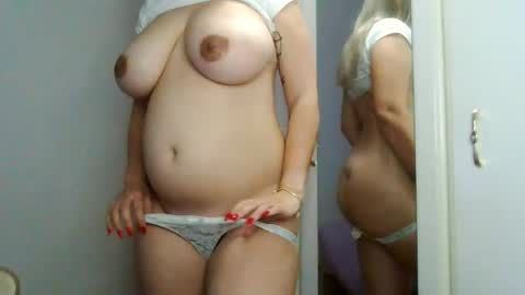 Snapshot of tateisblonde chatting on March 2026 11:43:01 PM tateisblonde online show from March 2026 11:43:01 PM