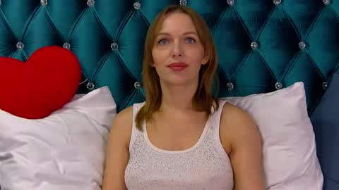 Snapshot of tatibugati chatting on February 2026 06:19:02 AM TatiBugati online show from February 2026 06:19:02 AM