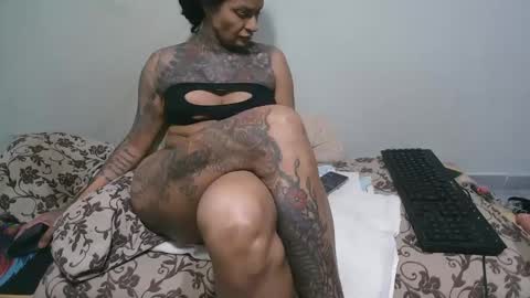 Snapshot of tattogirl06 chatting on April 2026 01:47:01 AM tattogirl06 online show from April 2026 01:47:01 AM