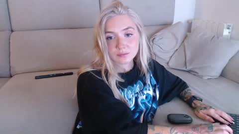 tattoobbgirl online show from September 2025 05:18:01 PM