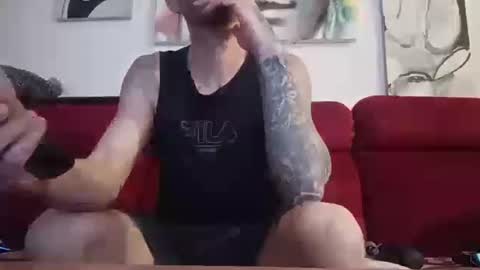 Snapshot of tatuadorhotxxx chatting on May 2026 06:58:01 PM Tatuado20cm online show from May 2026 06:58:01 PM
