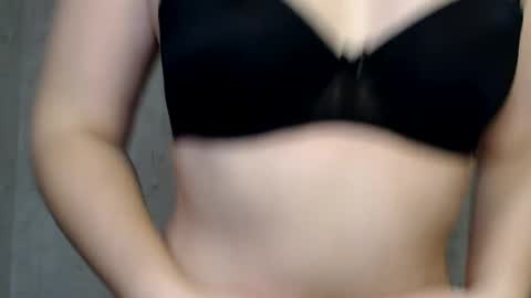 Snapshot of tayagirl chatting on December 2025 11:14:02 PM Taya online show from December 2025 11:14:02 PM